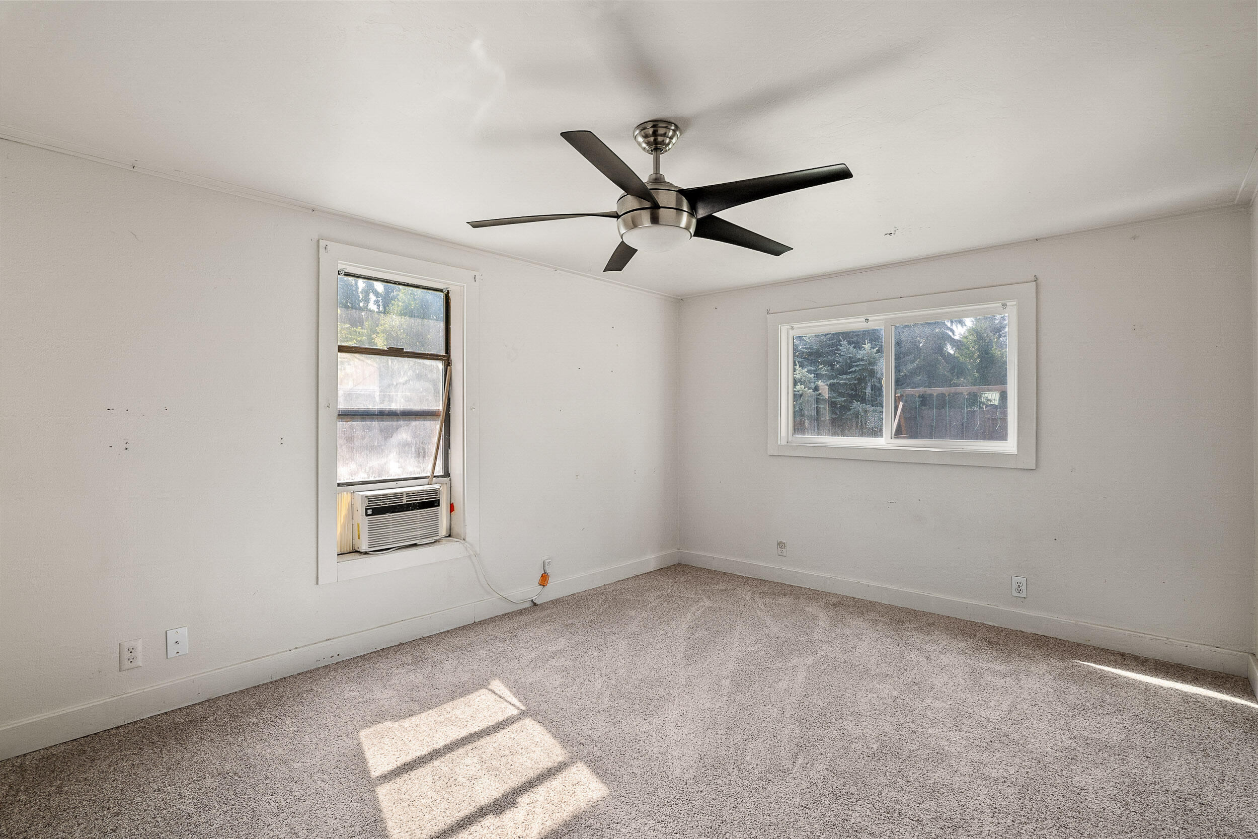 2185 Lower River Road Grants Pass, OR 97526 - Photo 16 of 46 2185SWLowerRiverRd-016