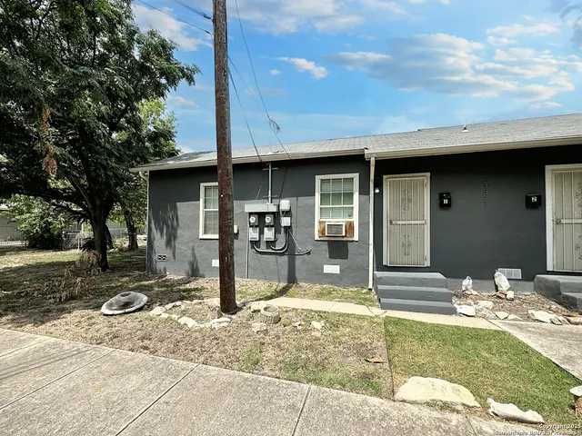 $850 | 321 North Chupaderas Street, Unit 101, San Antonio, TX 78207