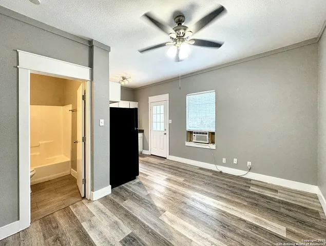 $850 | 321 North Chupaderas Street, Unit 101, San Antonio, TX 78207
