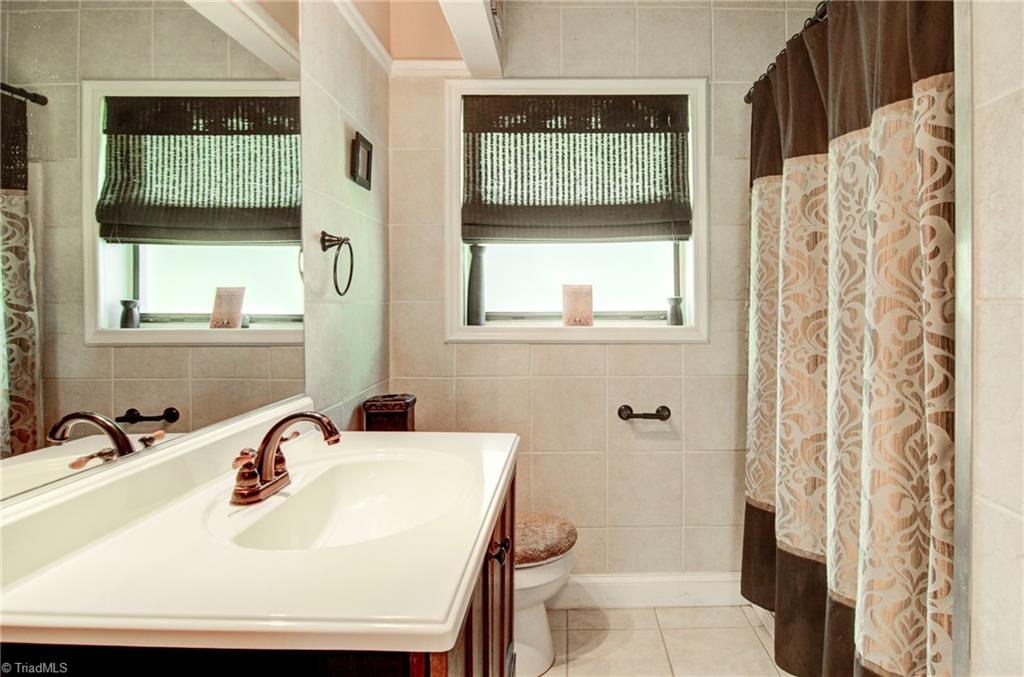 3817 Frazier Road Greensboro, NC 27407 - Photo 14 of 27 Hallway Bathroom