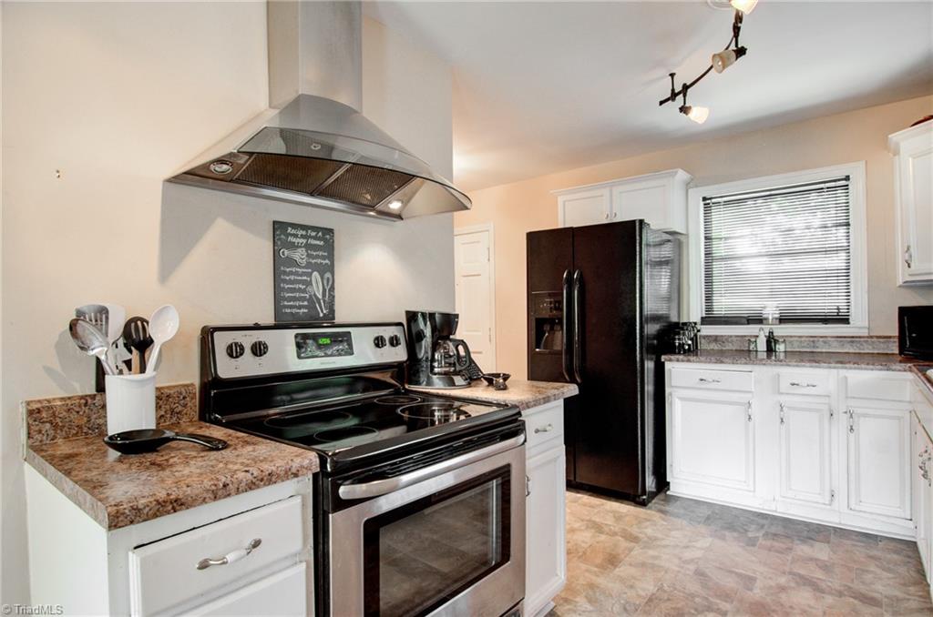 3817 Frazier Road Greensboro, NC 27407 - Photo 7 of 27 Kitchen