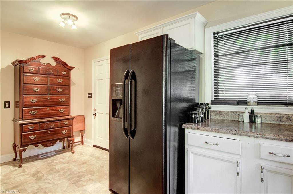 3817 Frazier Road Greensboro, NC 27407 - Photo 10 of 27 Kitchen