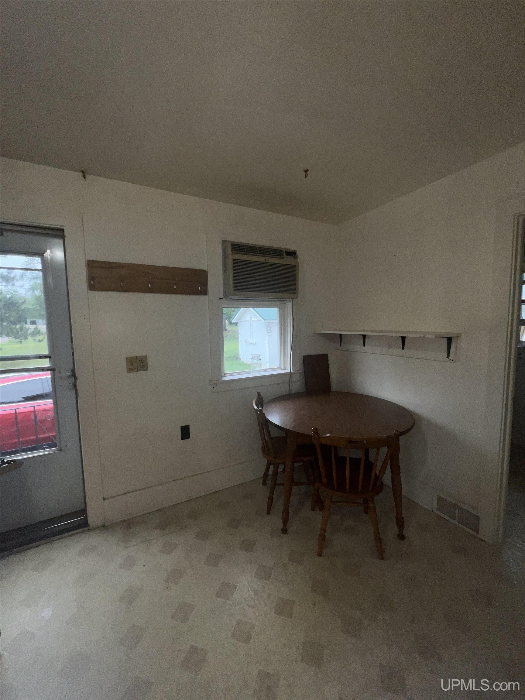 136 Mitchell Street Kingsford, MI 49802 - Photo 5 of 20