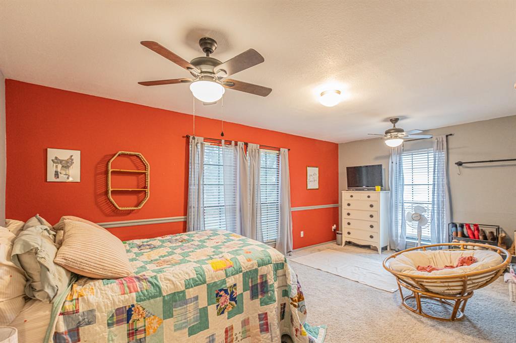614 Overhill Road Granbury, TX 76048 - Photo 33 of 40 Upstairs room