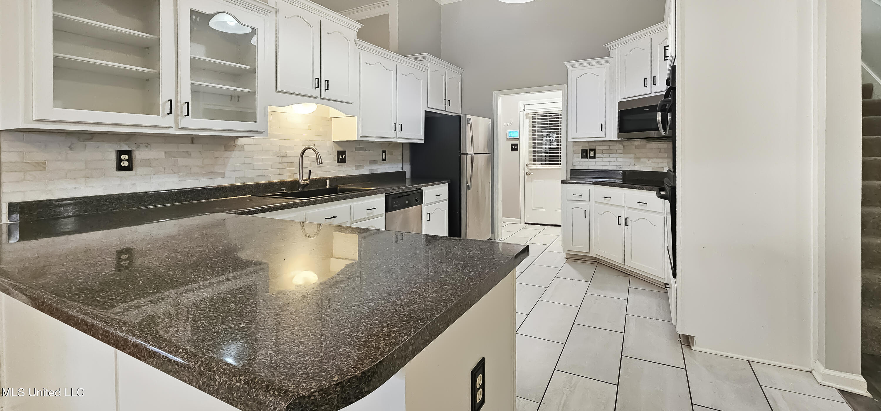 9336 Gee Gee Drive Olive Branch, MS 38654 - Photo 11 of 32 Spacious Kitchen