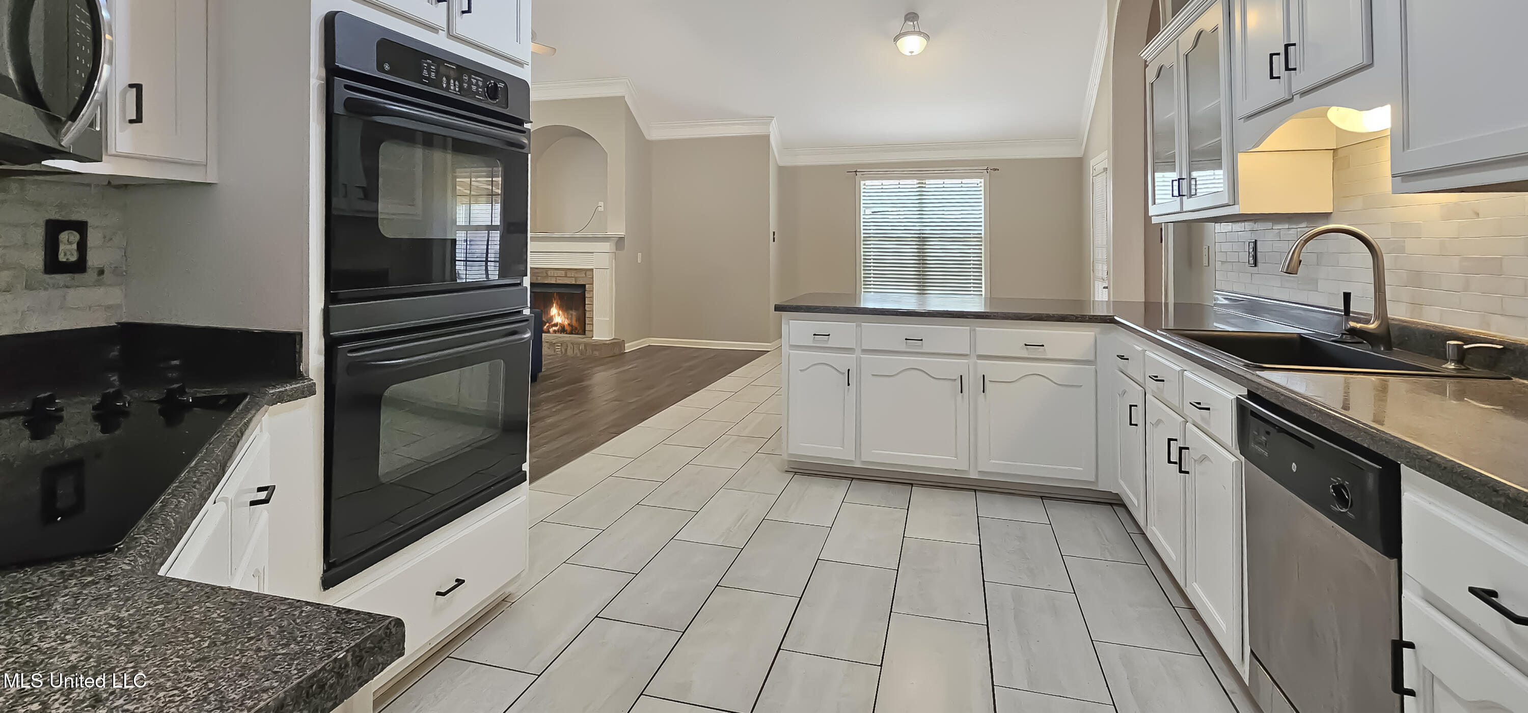 9336 Gee Gee Drive Olive Branch, MS 38654 - Photo 12 of 32 Granite Countertops