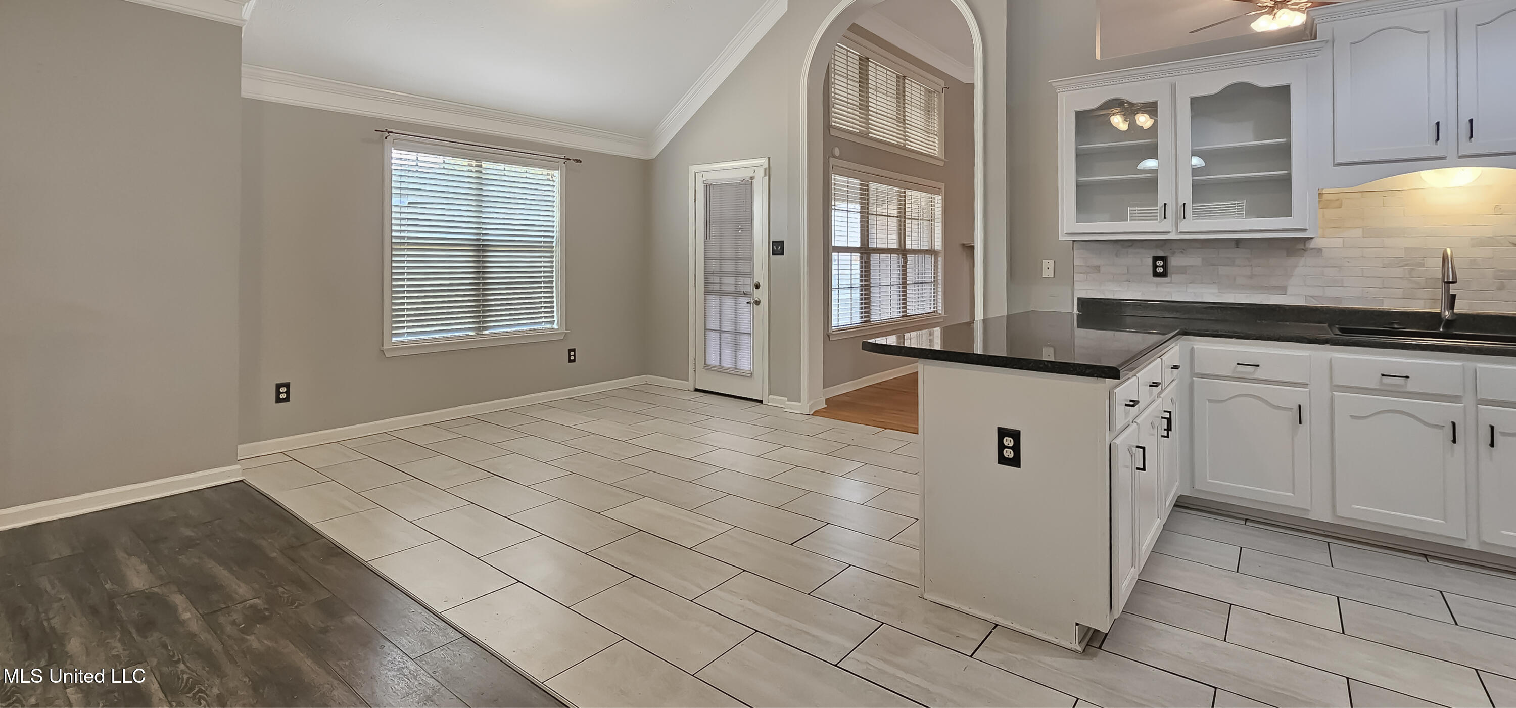 9336 Gee Gee Drive Olive Branch, MS 38654 - Photo 13 of 32 Breakfast Area