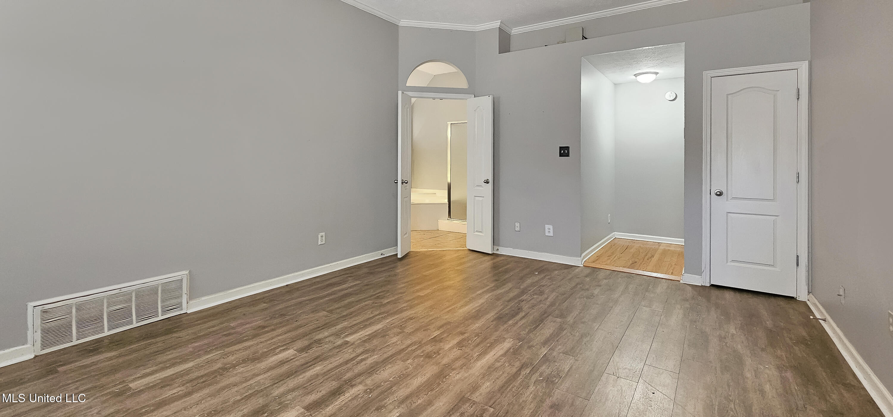 9336 Gee Gee Drive Olive Branch, MS 38654 - Photo 17 of 32 Primary Suite