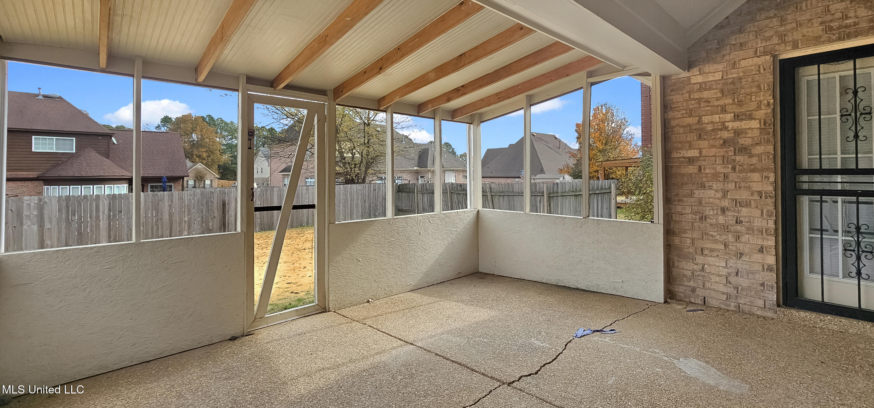 9336 Gee Gee Drive Olive Branch, MS 38654 - Photo 29 of 32 Screened Patio
