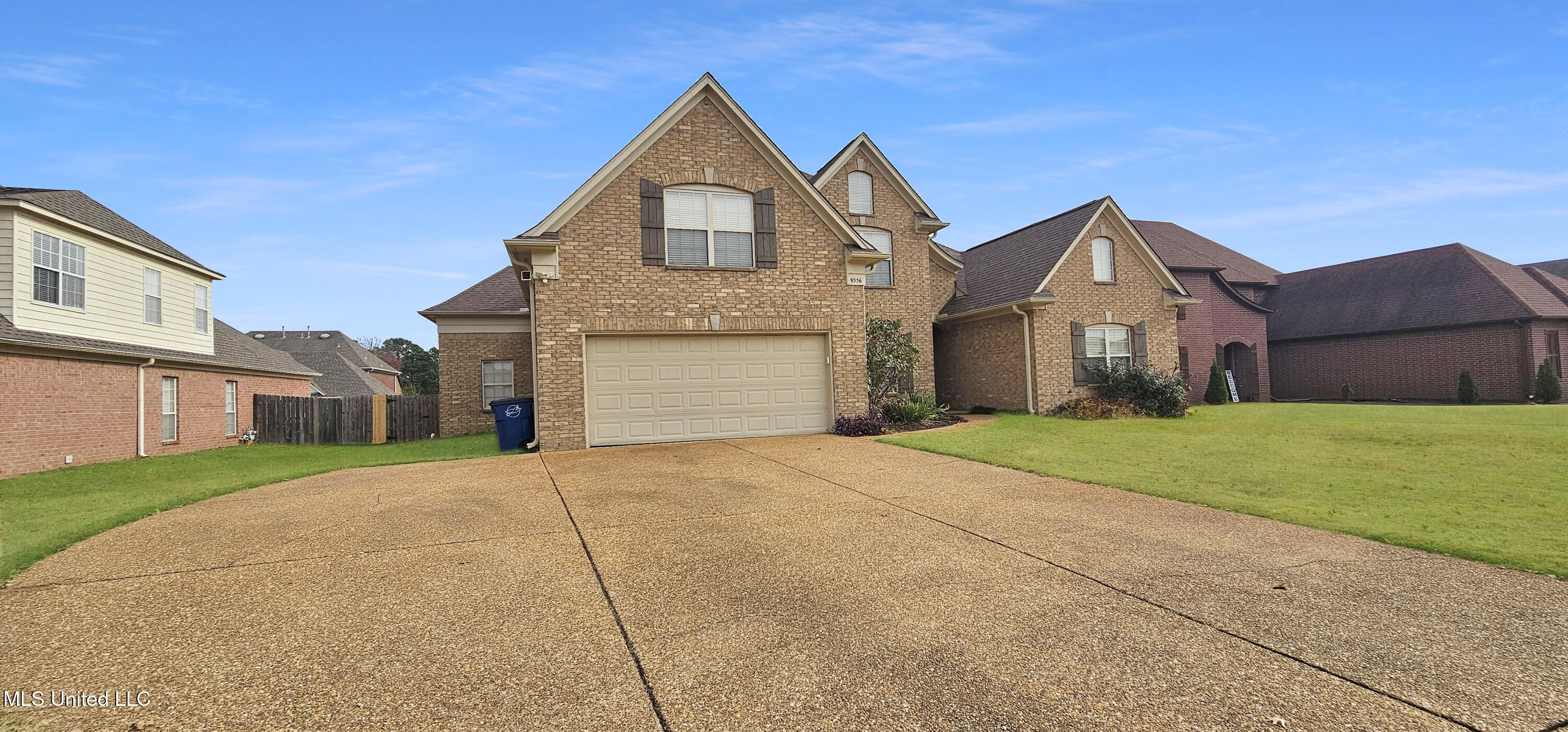 9336 Gee Gee Drive Olive Branch, MS 38654 - Photo 3 of 32 2-Car Garage