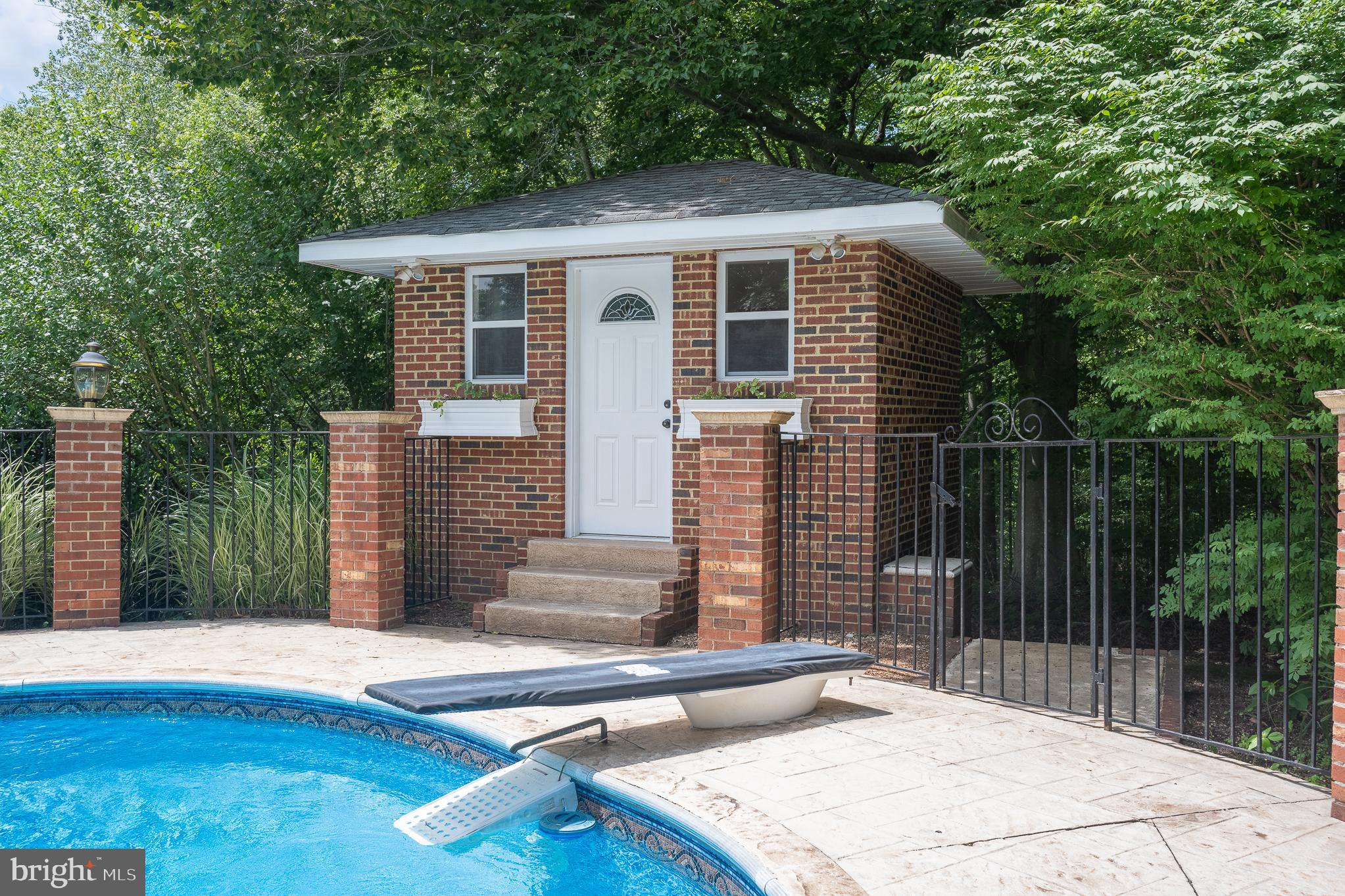 916 Upper Pindell Road Lothian, MD 20711 - Photo 33 of 111 Pool house w/ cabinetry and counters