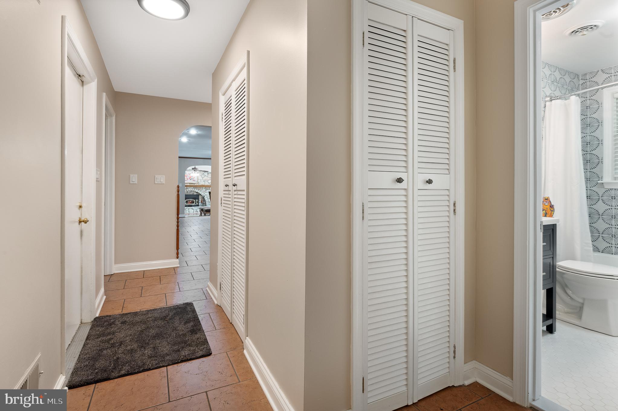 916 Upper Pindell Road Lothian, MD 20711 - Photo 93 of 111 Hallway storage
