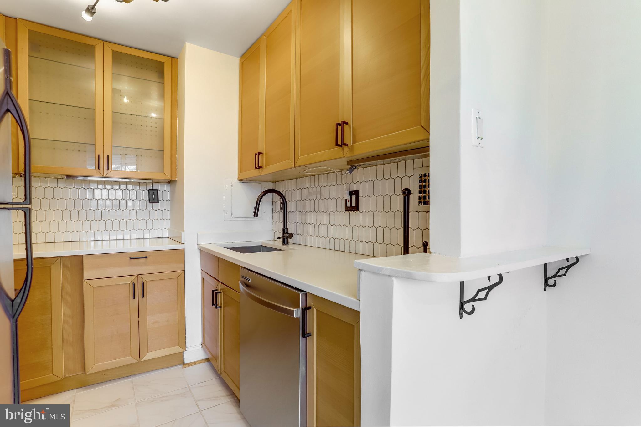 4401 Cherry Hill Road, Unit 46 Arlington, VA 22207 - Photo 11 of 34 Kitchen