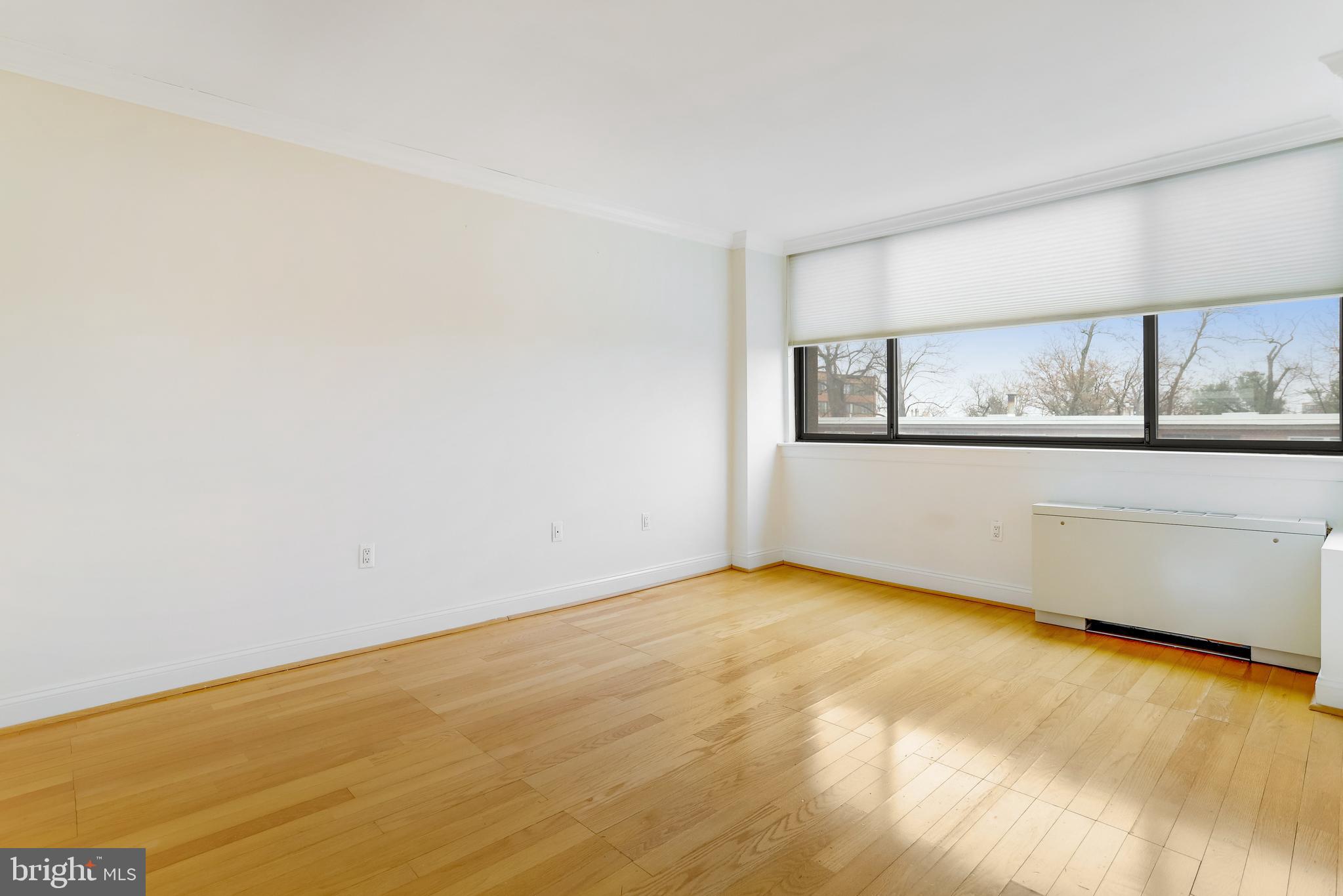 4401 Cherry Hill Road, Unit 46 Arlington, VA 22207 - Photo 22 of 34 Bedroom has honeycomb blinds