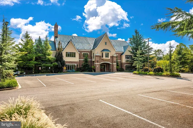 $389,990 | 554 Eisenhower Drive, Frederick, MD 21703