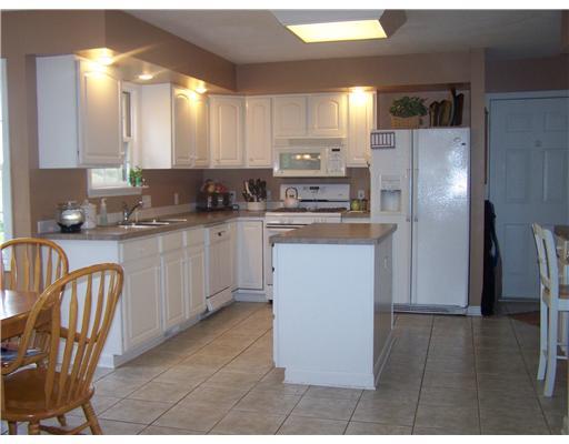 118 Spring Ridge Drive Butler, PA 16001 - Photo 4 of 14 Kitchen.