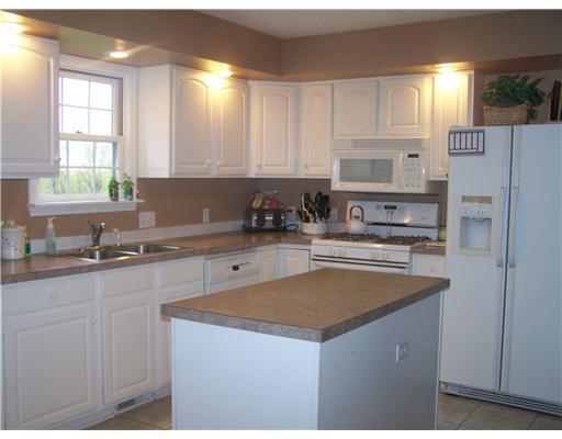 118 Spring Ridge Drive Butler, PA 16001 - Photo 5 of 14 Kitchen.