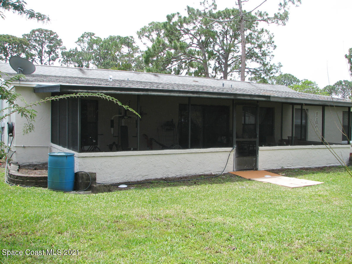 5210 Holden Road Cocoa, FL 32927 - Photo 7 of 28 Back of house