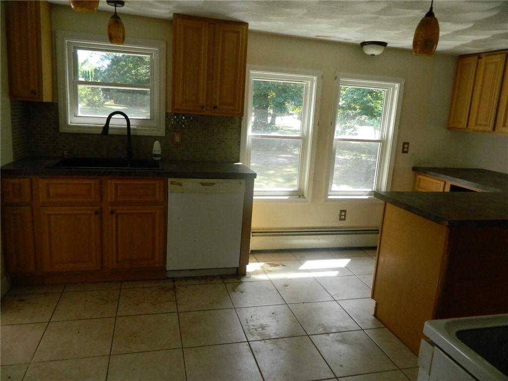 260 Richmond Townhouse Road Richmond, RI 02812 - Photo 4 of 19