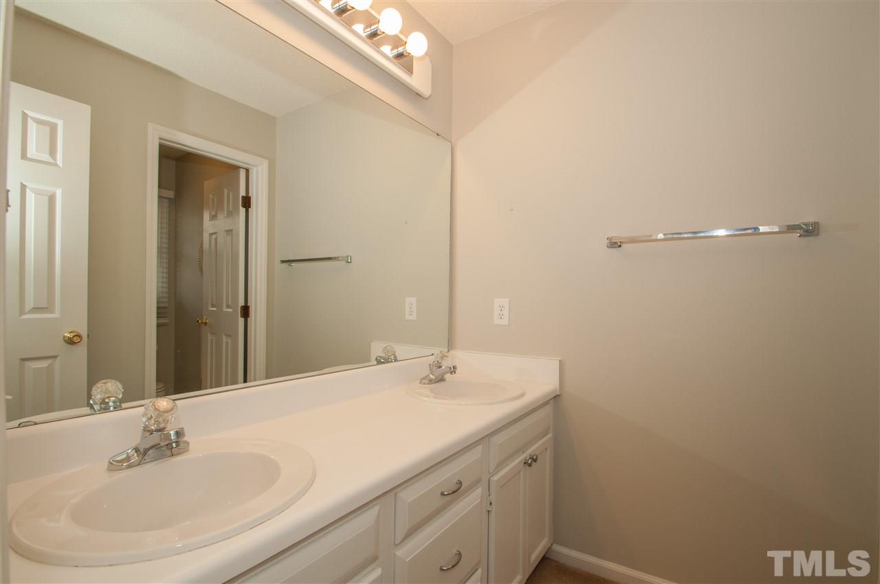 704 Thistlegate Trail Raleigh, NC 27610 - Photo 13 of 25 Gallery Image 13