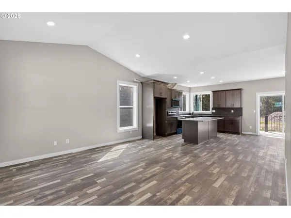 $559,000 | 233 E Street, Vernonia, OR 97064