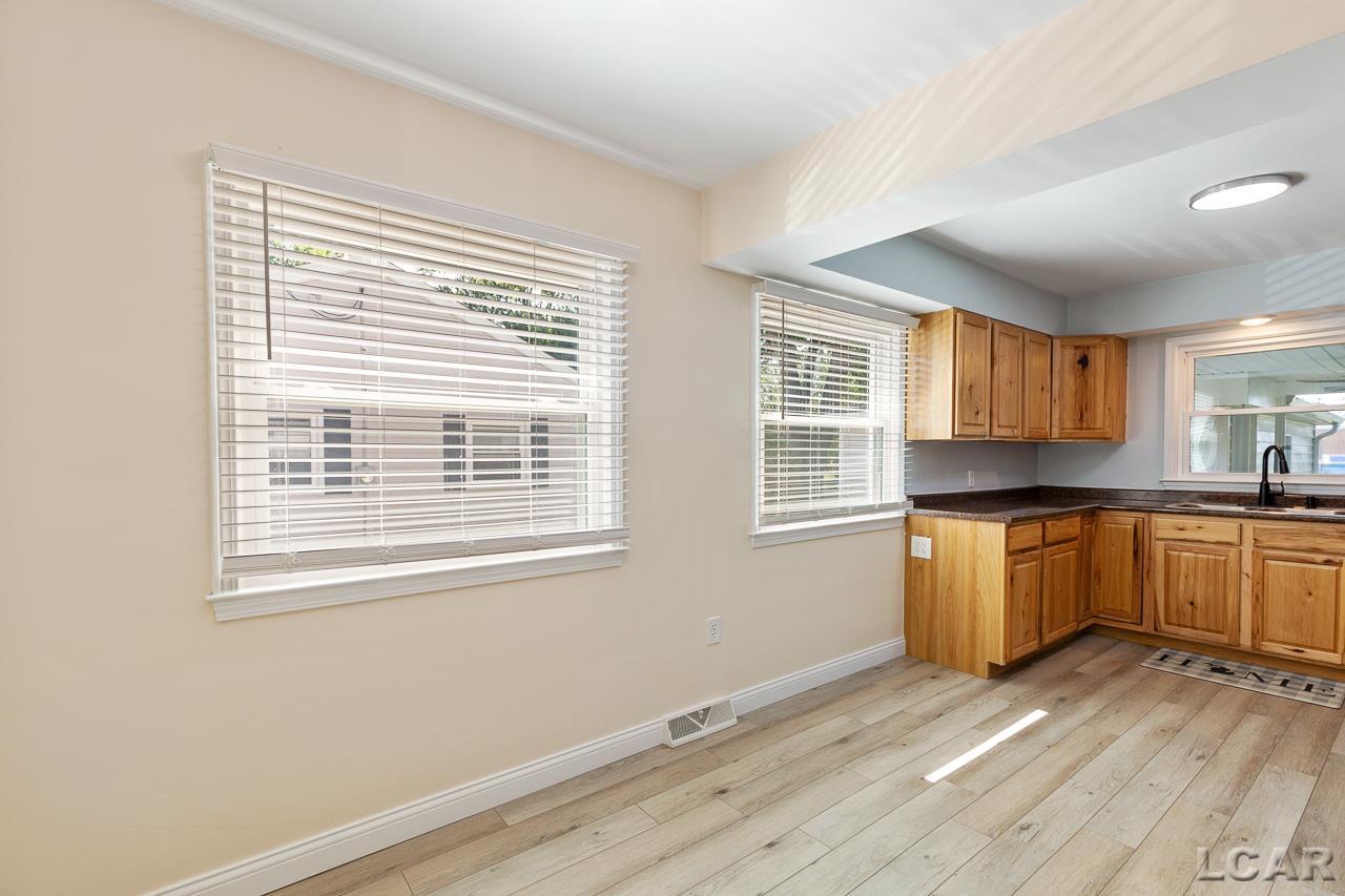 417 Riverside Avenue Adrian, MI 49221 - Photo 14 of 30 50152996-793677fb-dc2d-4291-8b30-faf1eff1dc02.JPG
