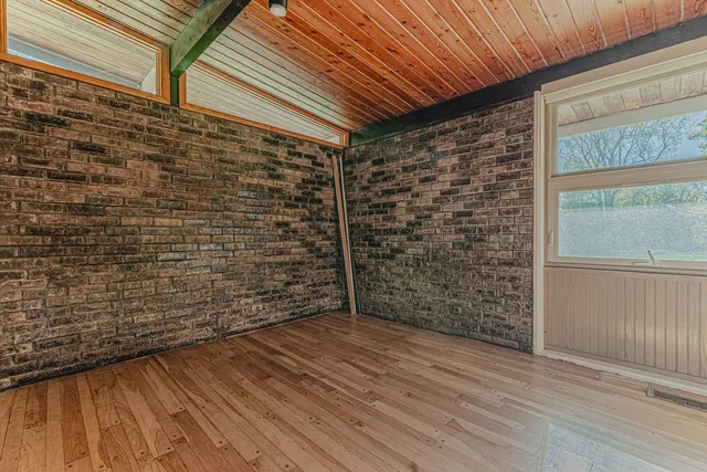 $255,000 | 3109 11th Street, Winthrop Harbor, IL 60096