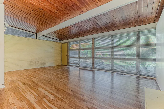 $255,000 | 3109 11th Street, Winthrop Harbor, IL 60096