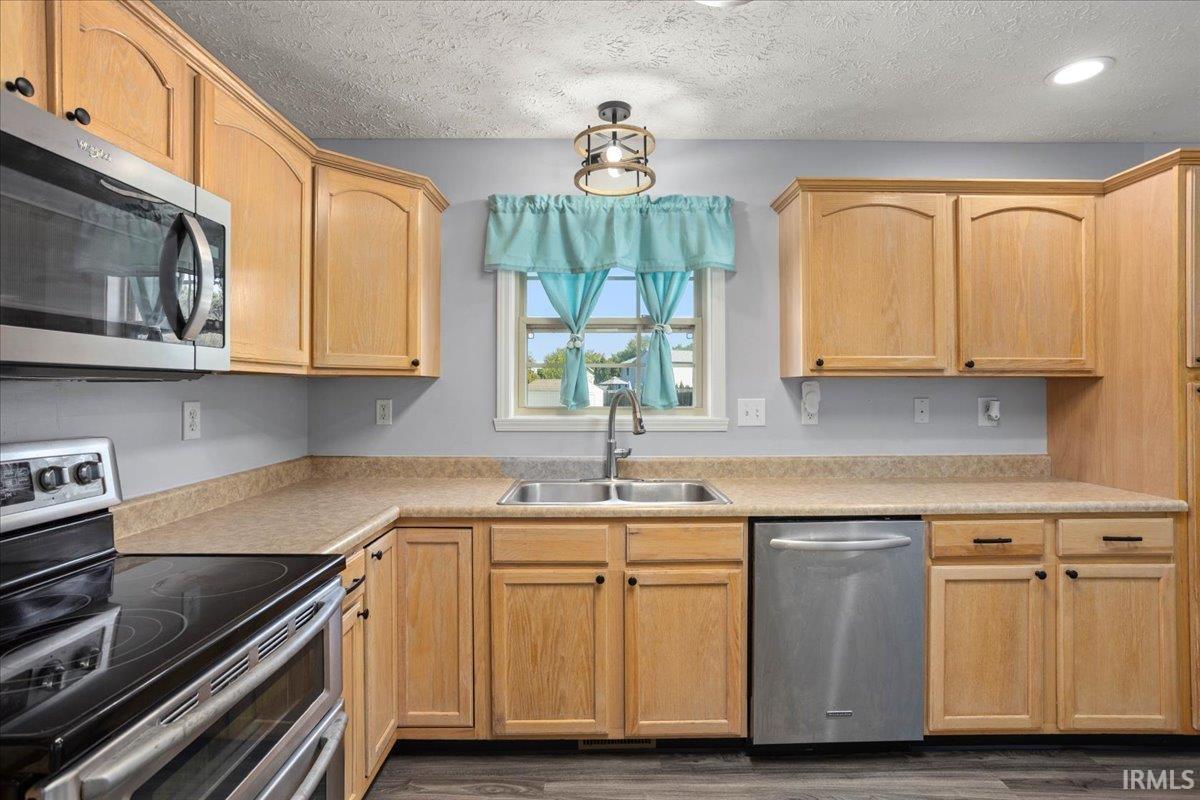 23 Freeman Drive Rossville, IN 46065 - Photo 7 of 34