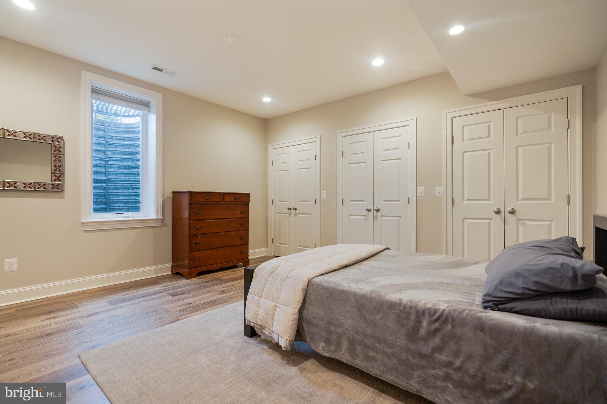 8291 Roxborough Loop Gainesville, VA 20155 - Photo 35 of 39 Legal 6th bedroom suite.