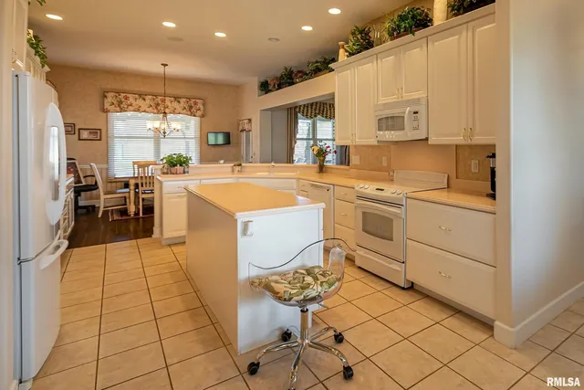 $480,000 | 1410 Bradford Lane, Carbondale, IL 62902