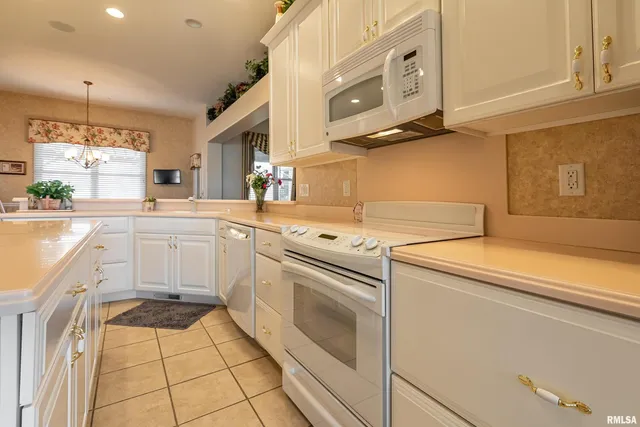 $480,000 | 1410 Bradford Lane, Carbondale, IL 62902