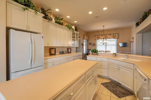 $480,000 | 1410 Bradford Lane, Carbondale, IL 62902