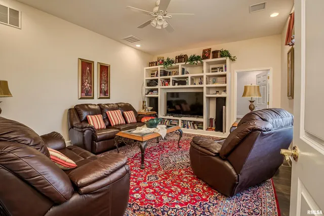 $480,000 | 1410 Bradford Lane, Carbondale, IL 62902