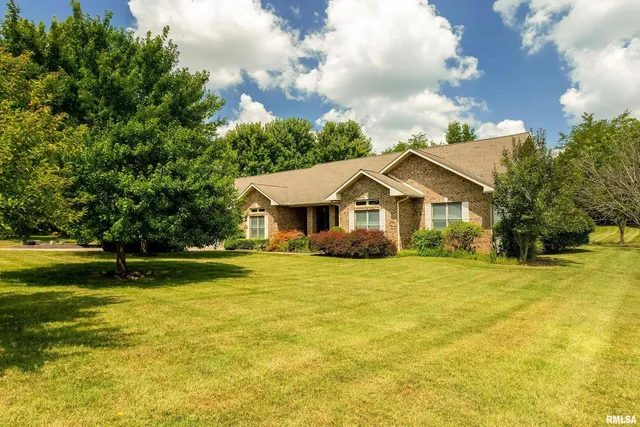 $480,000 | 1410 Bradford Lane, Carbondale, IL 62902