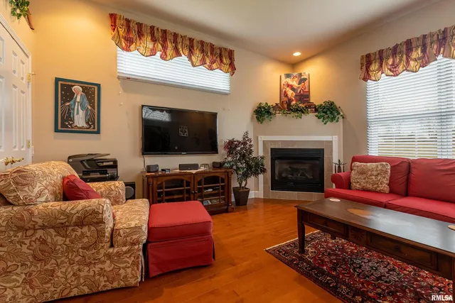 $480,000 | 1410 Bradford Lane, Carbondale, IL 62902