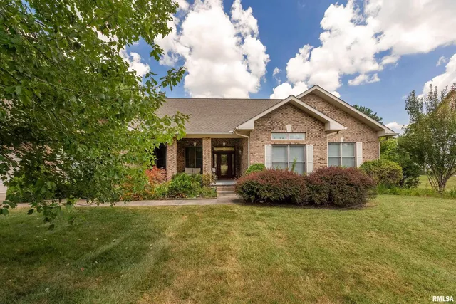 $480,000 | 1410 Bradford Lane, Carbondale, IL 62902