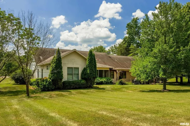 $480,000 | 1410 Bradford Lane, Carbondale, IL 62902