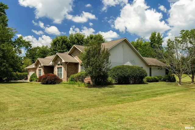 $480,000 | 1410 Bradford Lane, Carbondale, IL 62902