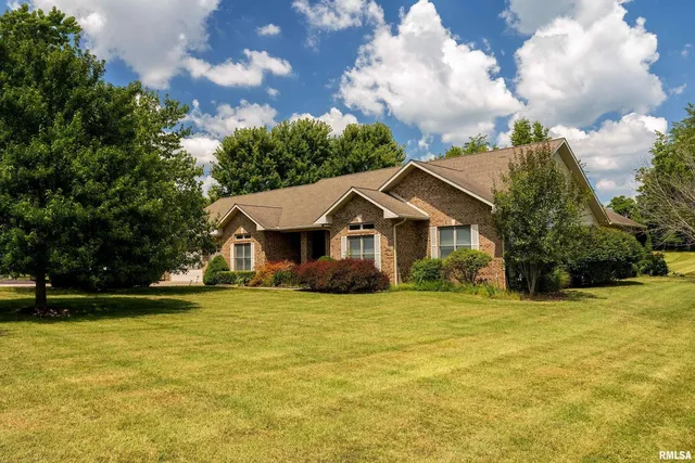 $480,000 | 1410 Bradford Lane, Carbondale, IL 62902