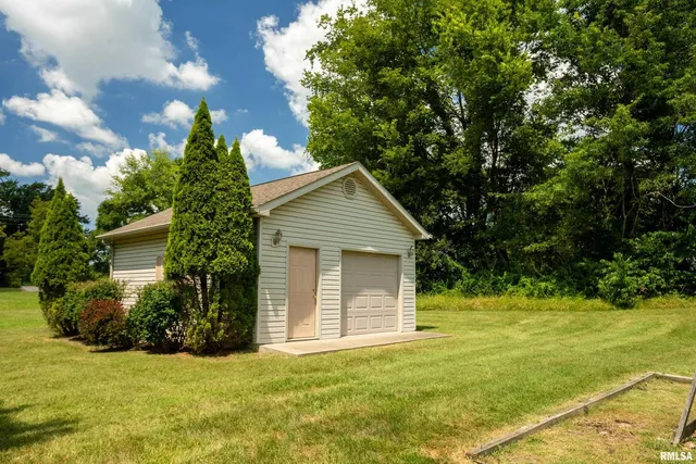 $480,000 | 1410 Bradford Lane, Carbondale, IL 62902