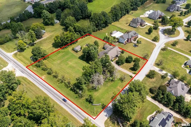 $480,000 | 1410 Bradford Lane, Carbondale, IL 62902