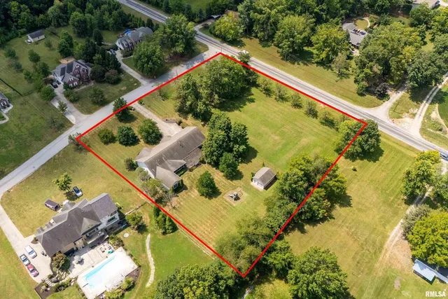 $480,000 | 1410 Bradford Lane, Carbondale, IL 62902