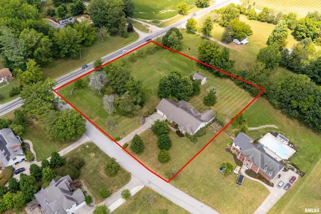 $480,000 | 1410 Bradford Lane, Carbondale, IL 62902