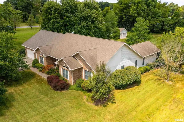 $450,000 | 1410 Bradford Lane, Carbondale, IL 62902