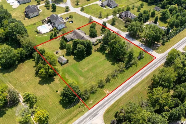 $450,000 | 1410 Bradford Lane, Carbondale, IL 62902