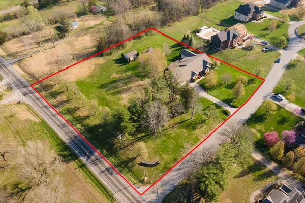 $450,000 | 1410 Bradford Lane, Carbondale, IL 62902