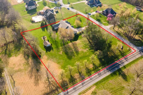 $450,000 | 1410 Bradford Lane, Carbondale, IL 62902