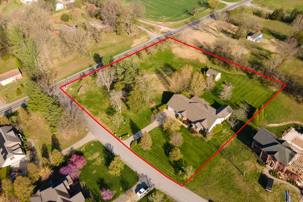 $450,000 | 1410 Bradford Lane, Carbondale, IL 62902