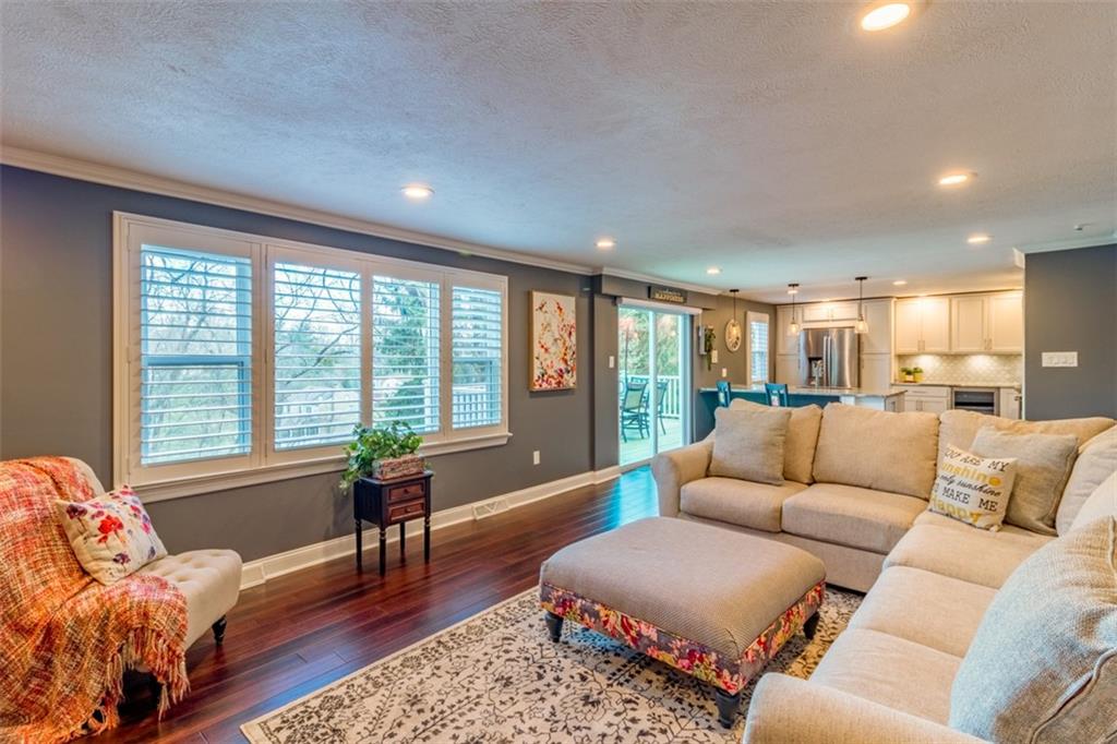 2389 Mill Grove Road Pittsburgh, PA 15241 - Photo 8 of 24